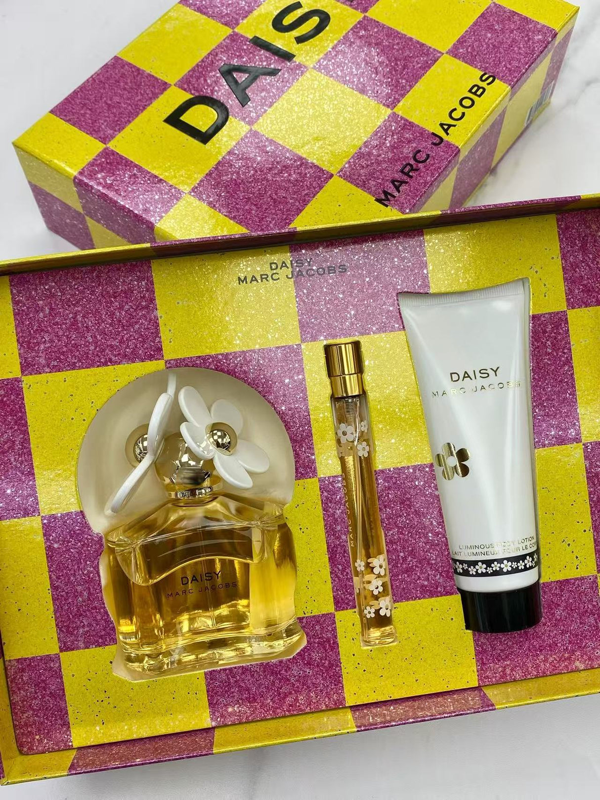Marc Jacobs Daisy Eau de Toilette Gift Set 馬克雅可布/馬克莫傑小雛菊淡香水3件套（Eau de Toilette Spray 淡香水100ml+Luminous Body Lotion 身體乳75ml+Eau de Toilette Spray 淡香水噴霧10ml）